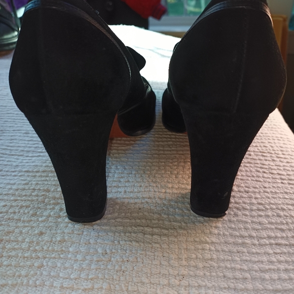 Salvatore  Ferragamo black suede heels size 8B - Picture 7 of 14